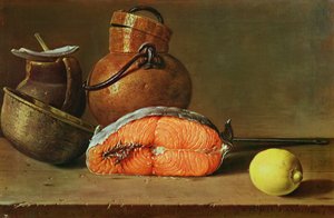 Stilleben med et stykke laks, en citron og køkkenredskaber